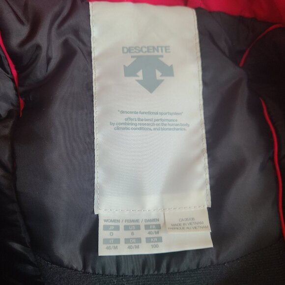 Descente bright pink ski jacket. - Picture 7 of 9